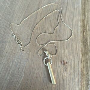 Madewell necklace! Stunning gold with knot detail! Excellent condition!